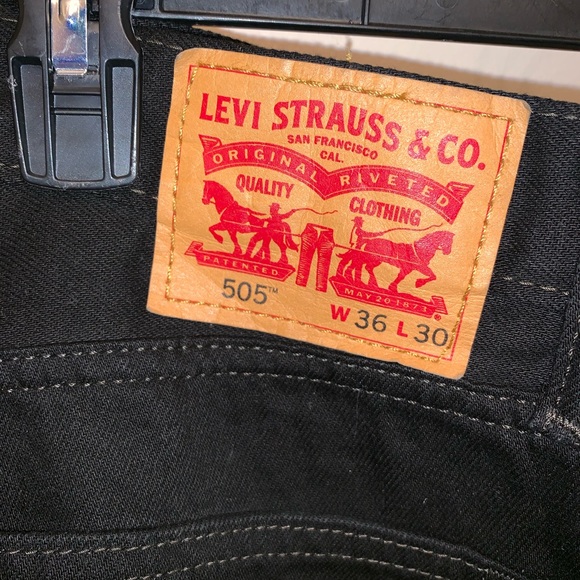 Levis Jeans - Picture 3 of 4